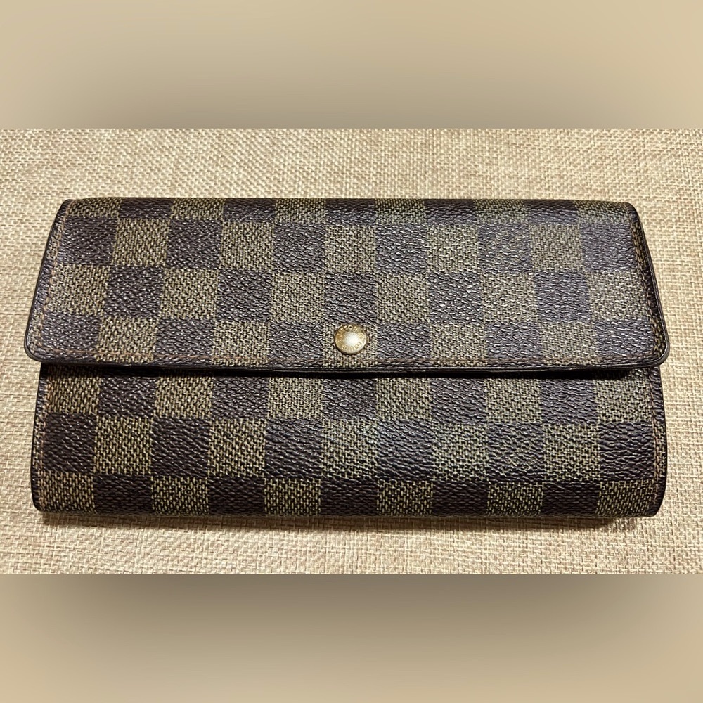 Preloved 💯% Authetic Preloved Louis Vuitton Sarah Wallet Damier Ebene pattern - Picture 2 of 16